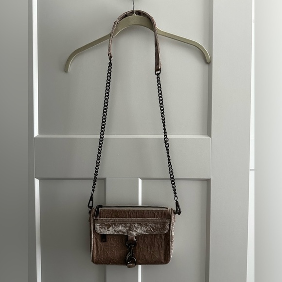 Rebecca Minkoff Handbags - Rebecca Minkoff crossbody bag.